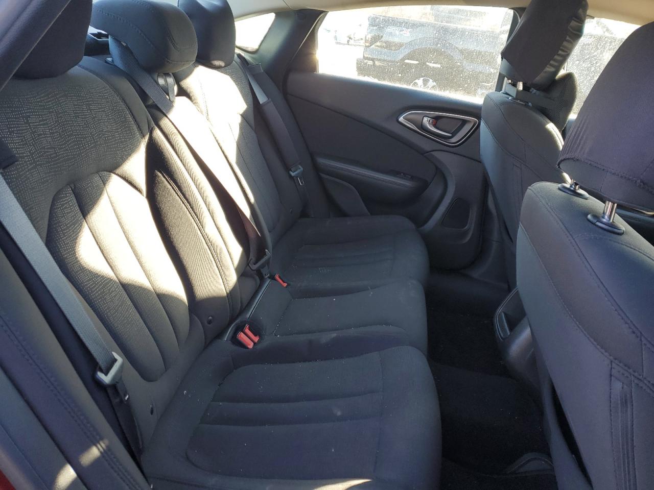 2016 Chrysler 200 - Image 10