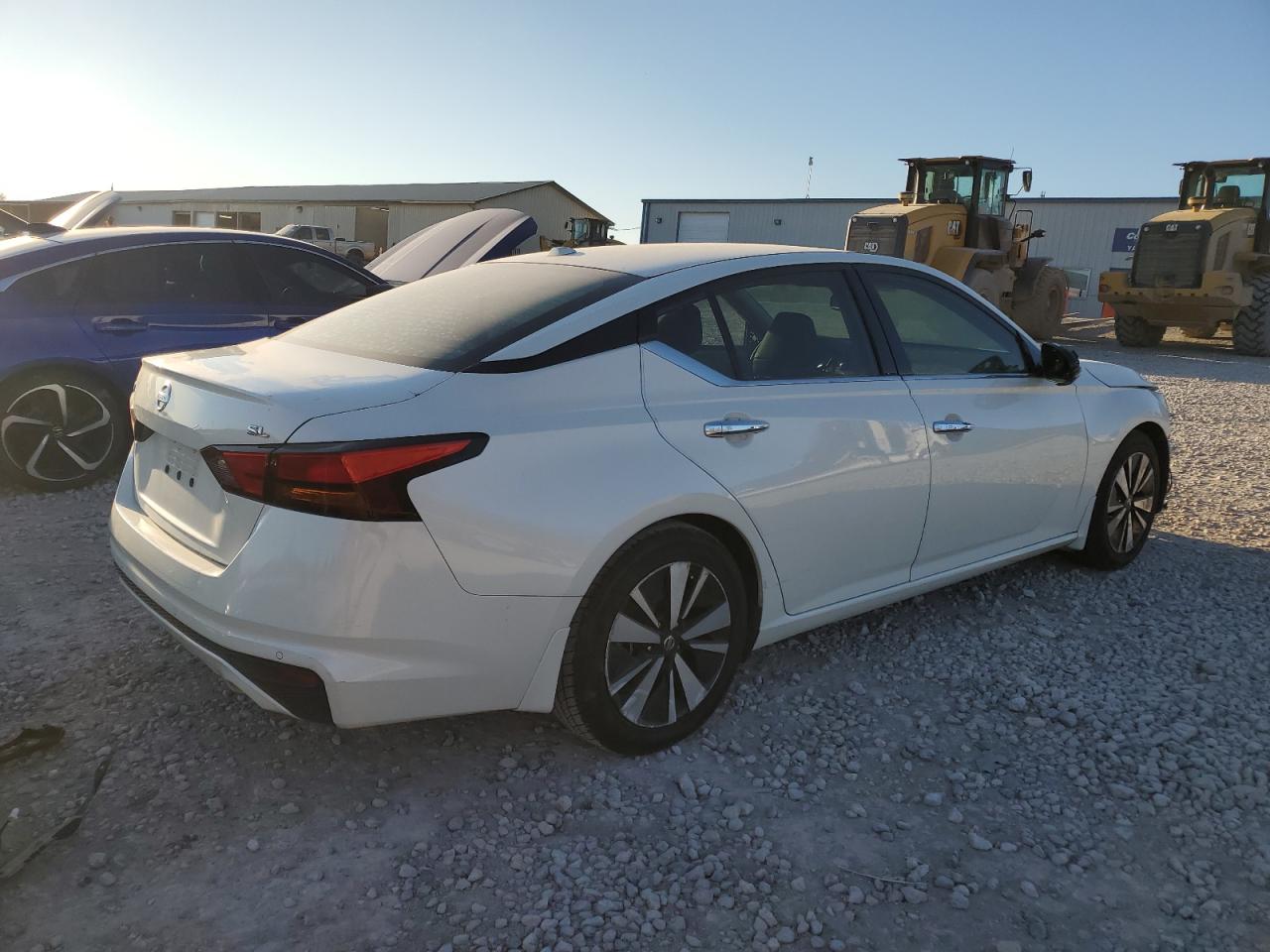 2019 Nissan Altima - Image 3