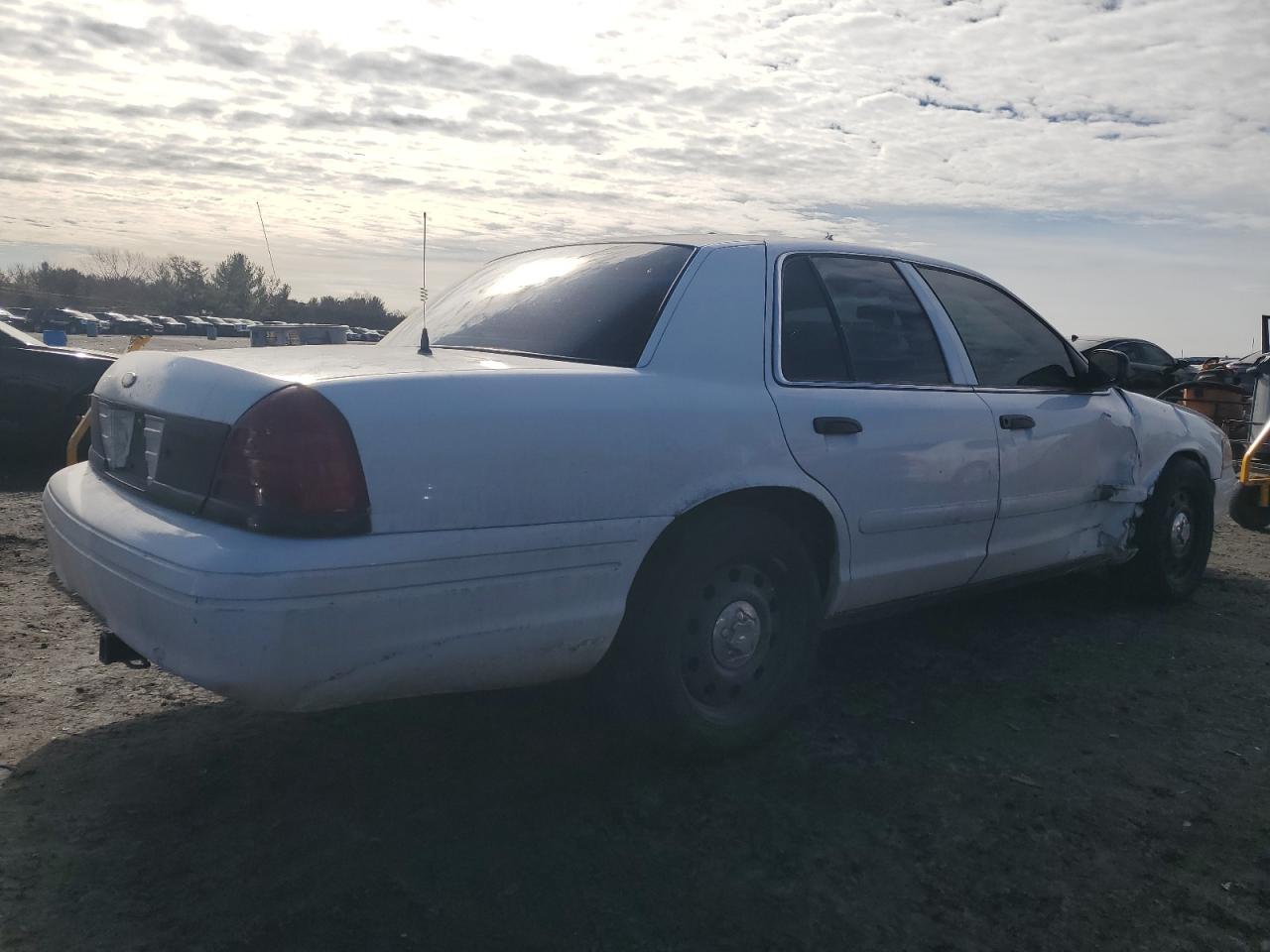 2008 Ford Crown Victoria - Image 3