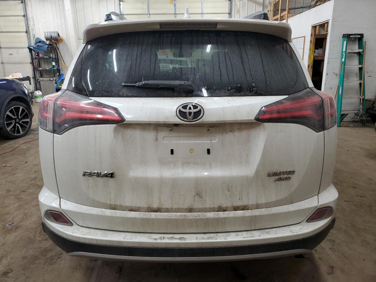 2018 Toyota RAV 4 - Image 6