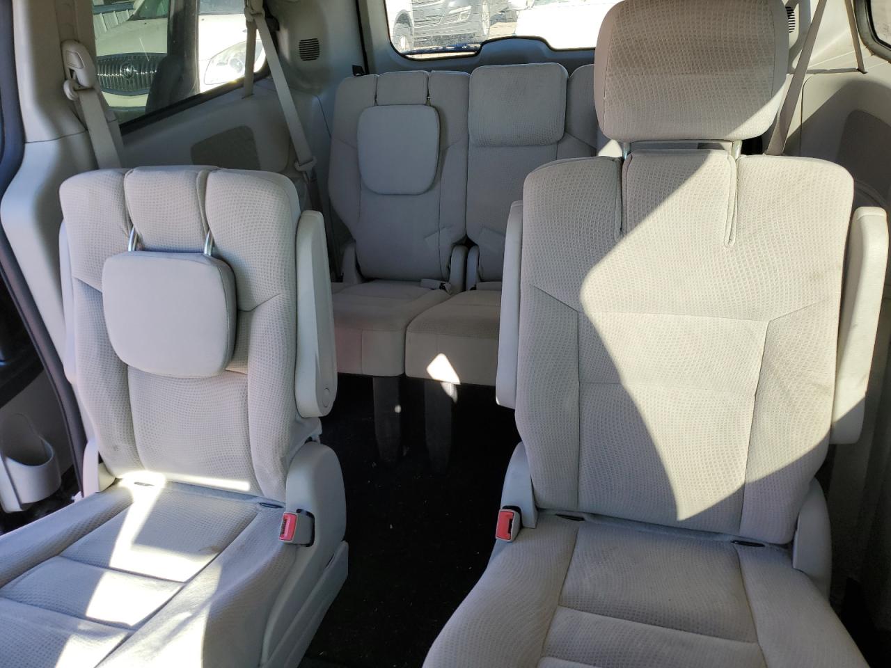 2018 Dodge Caravan - Image 10