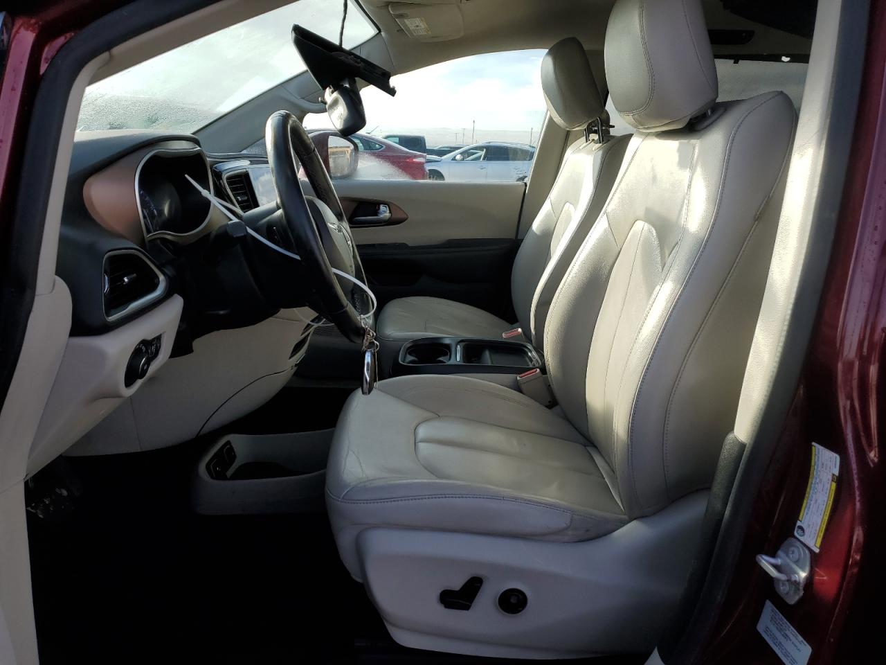 2017 Chrysler Pacifica - Image 7