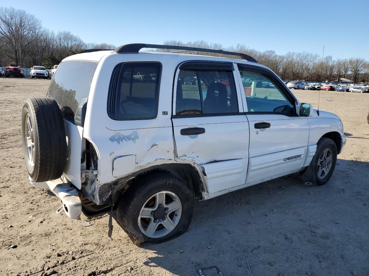 2004 Chevrolet Tracker - Image 3