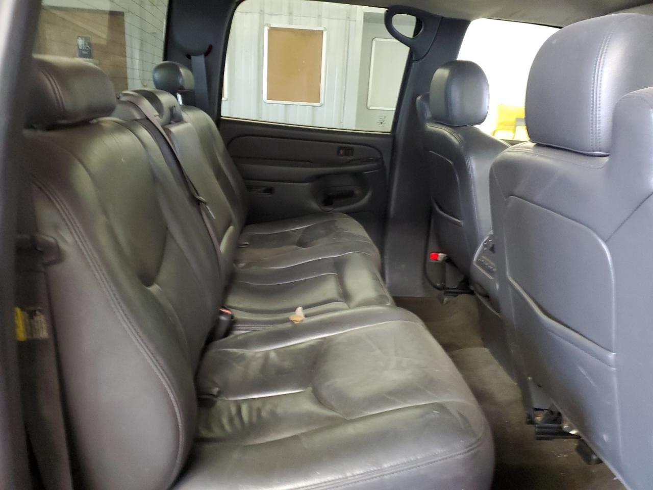 2005 Chevrolet Silverado - Image 10