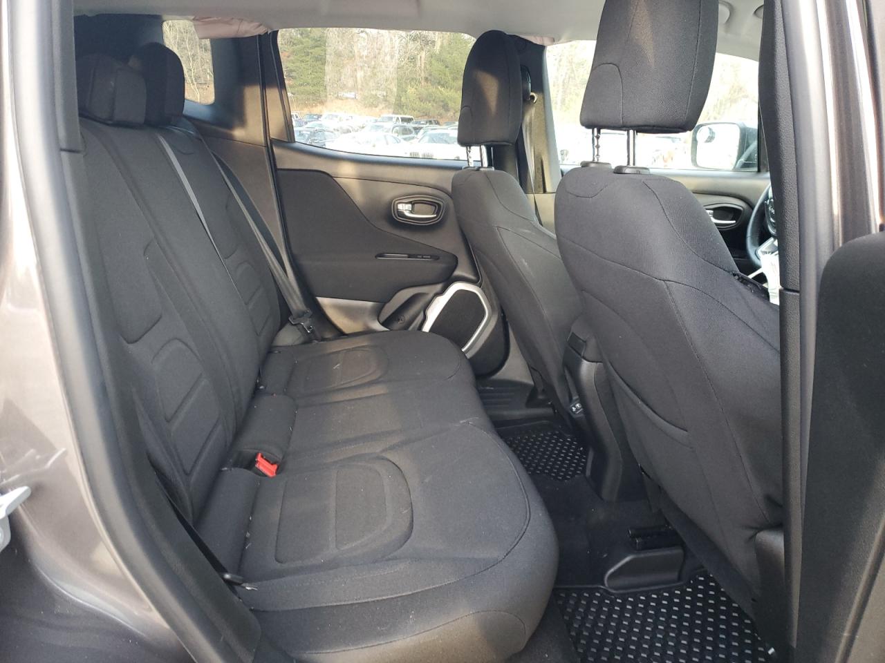 2018 Jeep Renegade - Image 10