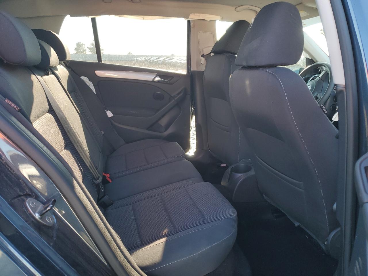 2010 Volkswagen Golf - Image 10