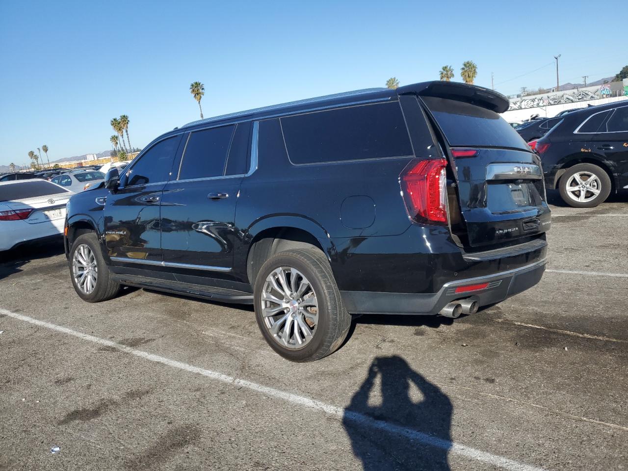 2021 GMC Yukon - Image 2
