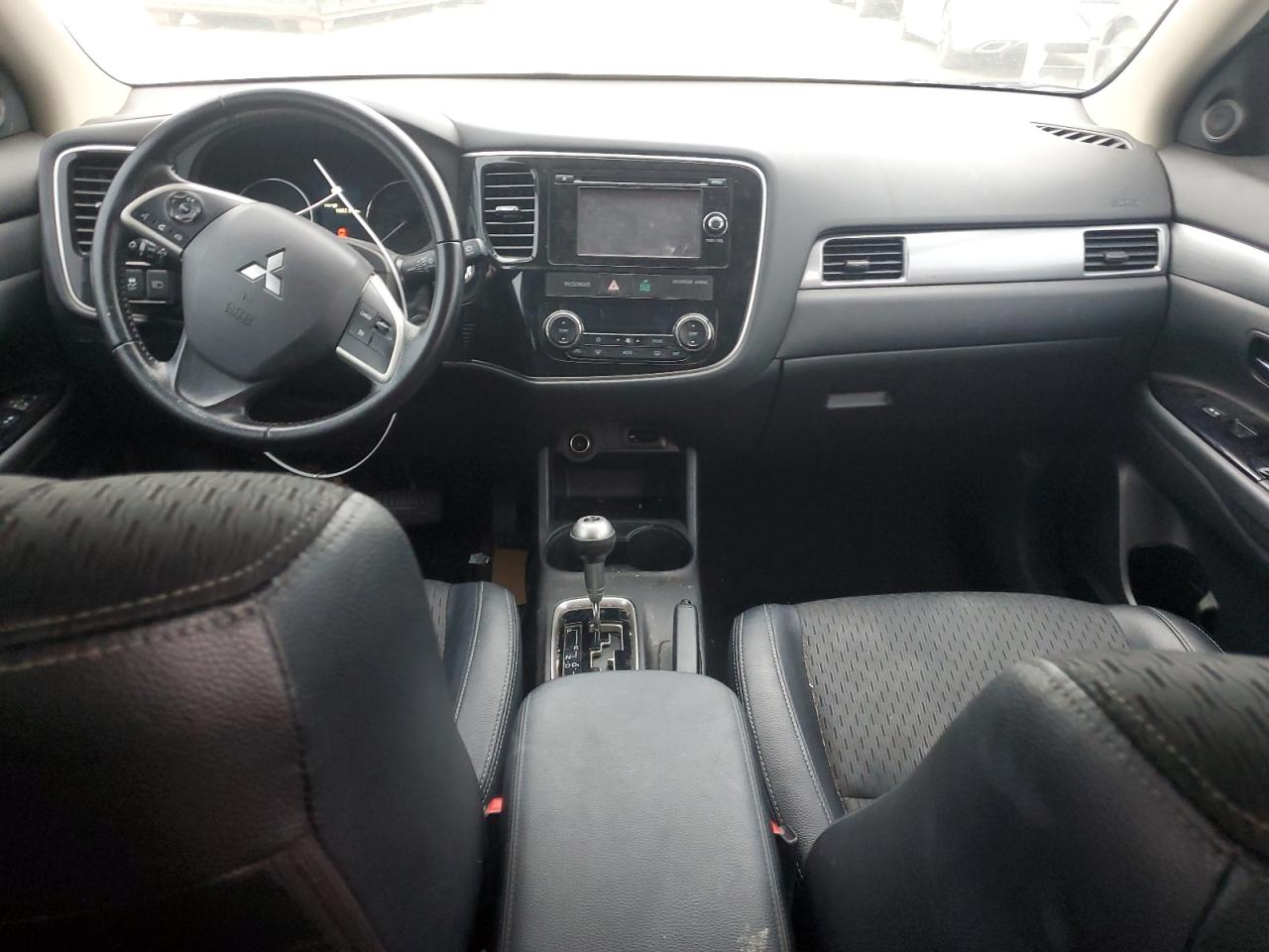 2015 Mitsubishi Outlander - Image 8