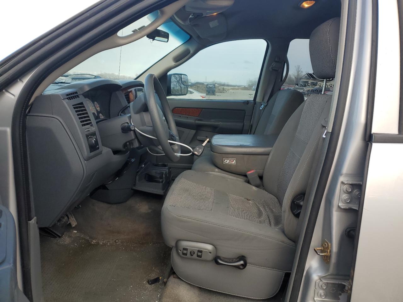 2006 Dodge RAM - Image 7
