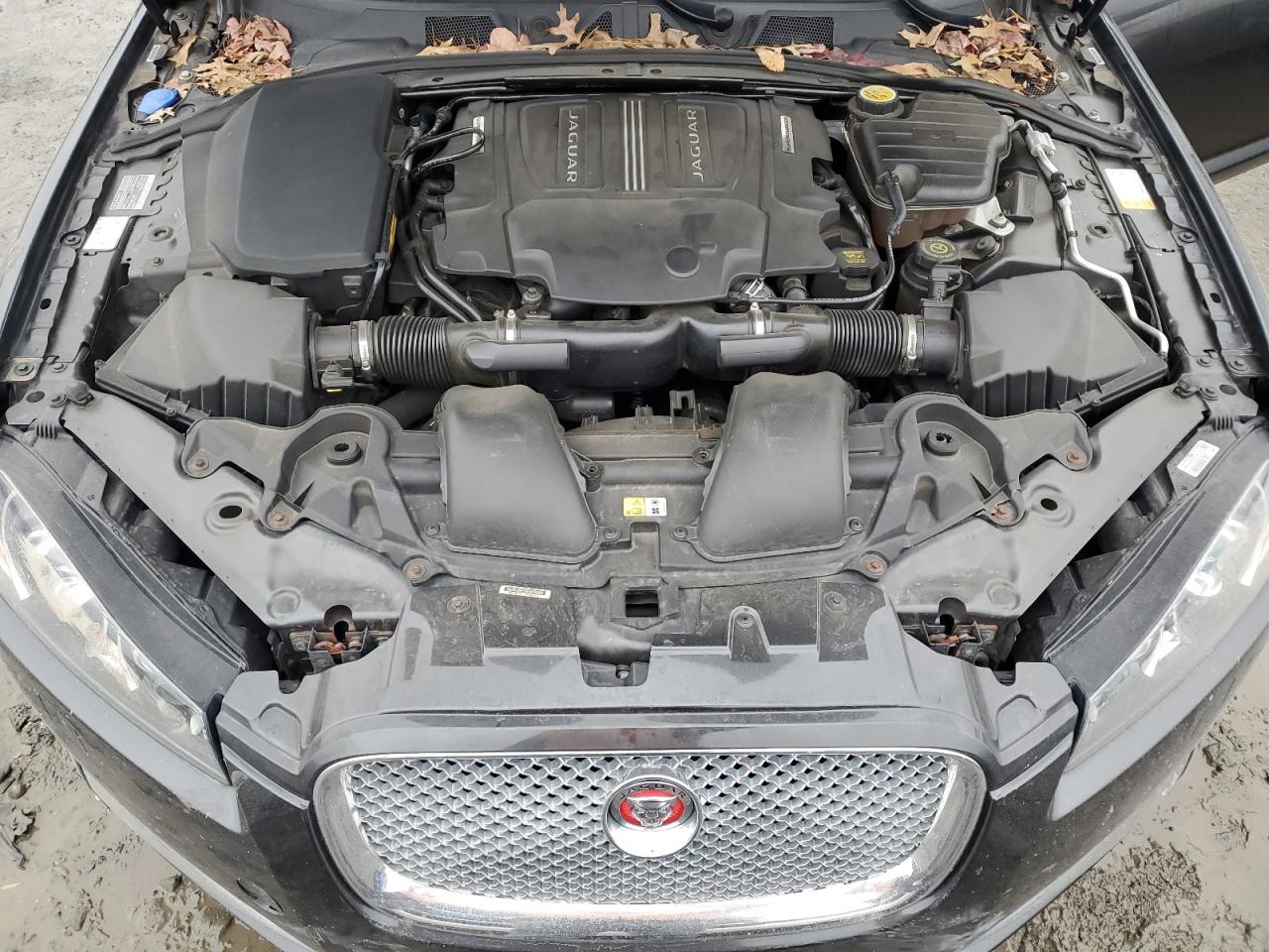 2014 Jaguar XF - Image 11