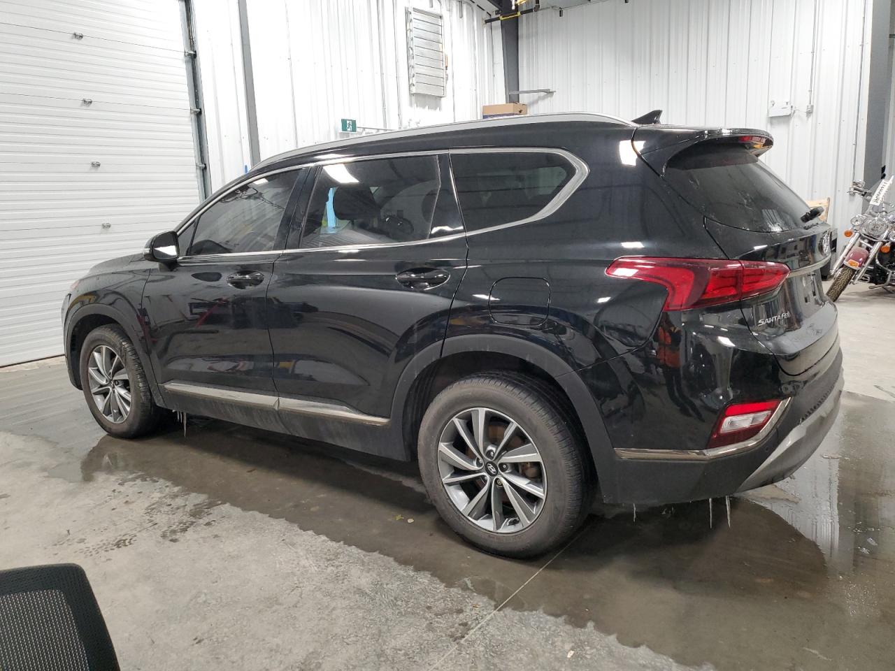 2019 Hyundai Santa Fe - Image 2