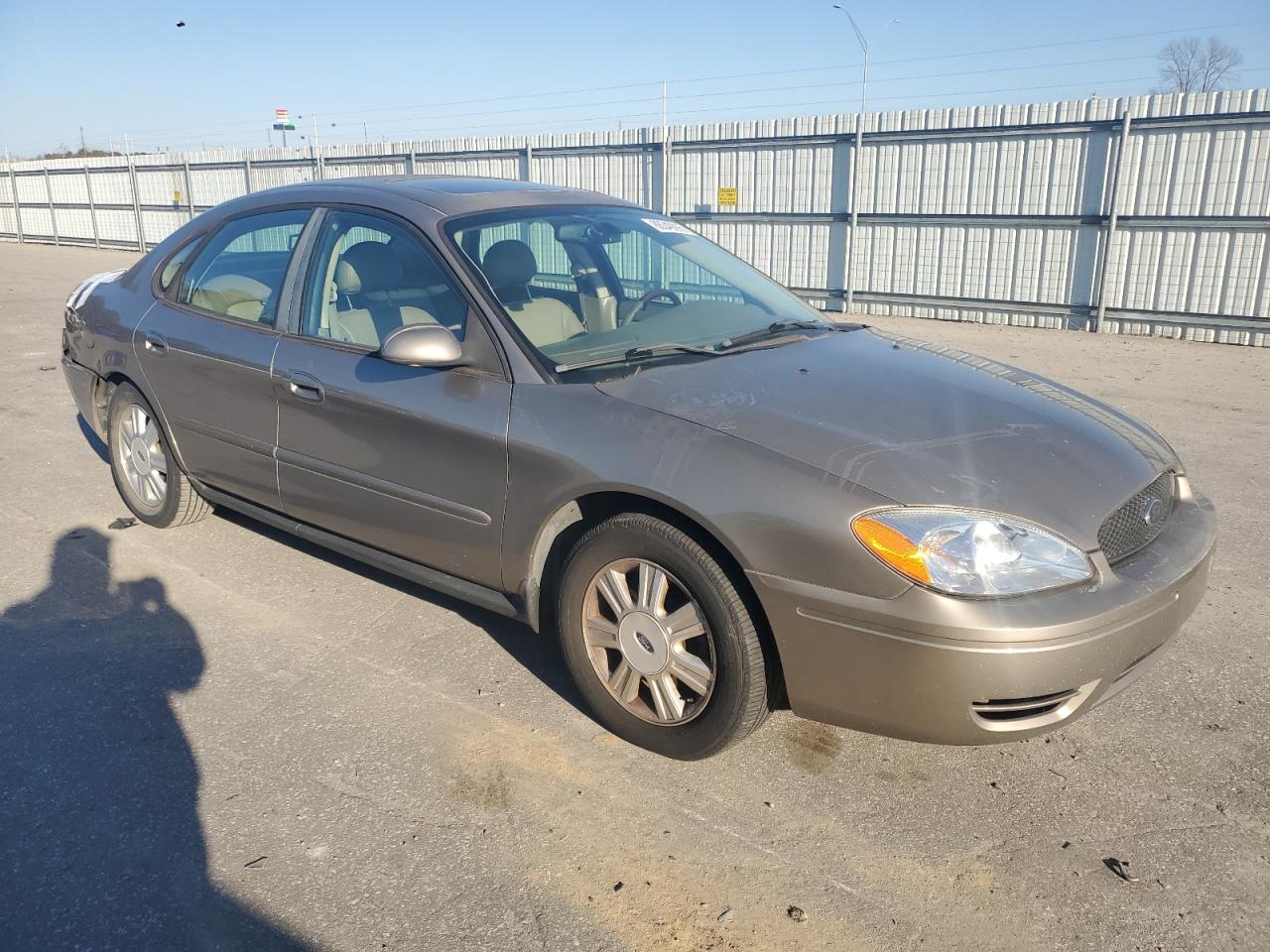 2005 Ford Taurus - Image 4