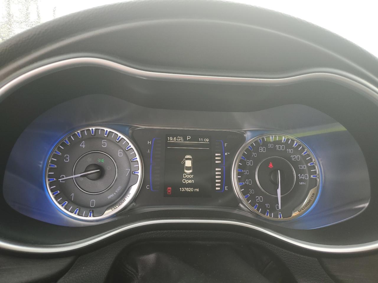 2016 Chrysler 200 - Image 9