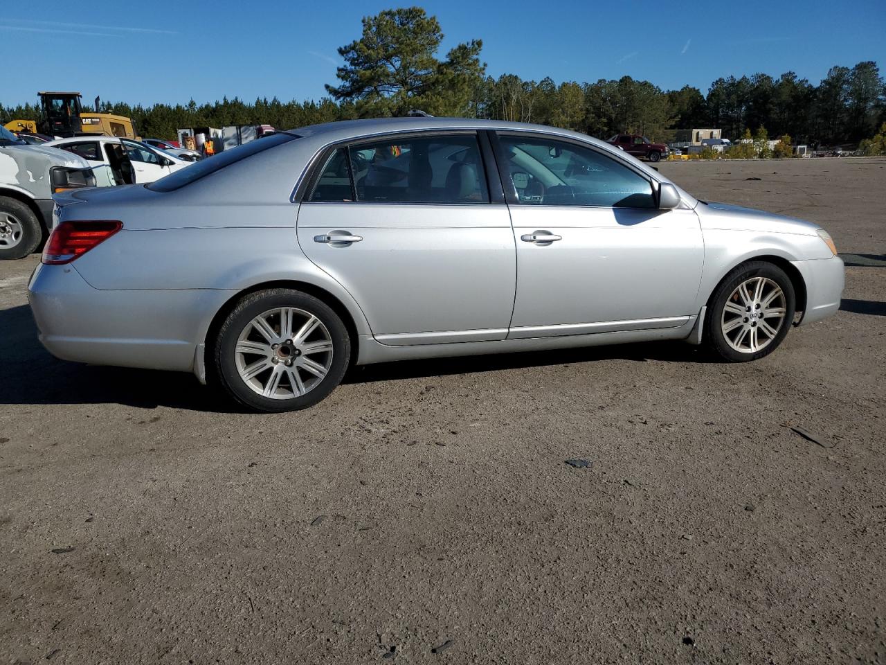 2007 Toyota Avalon - Image 3
