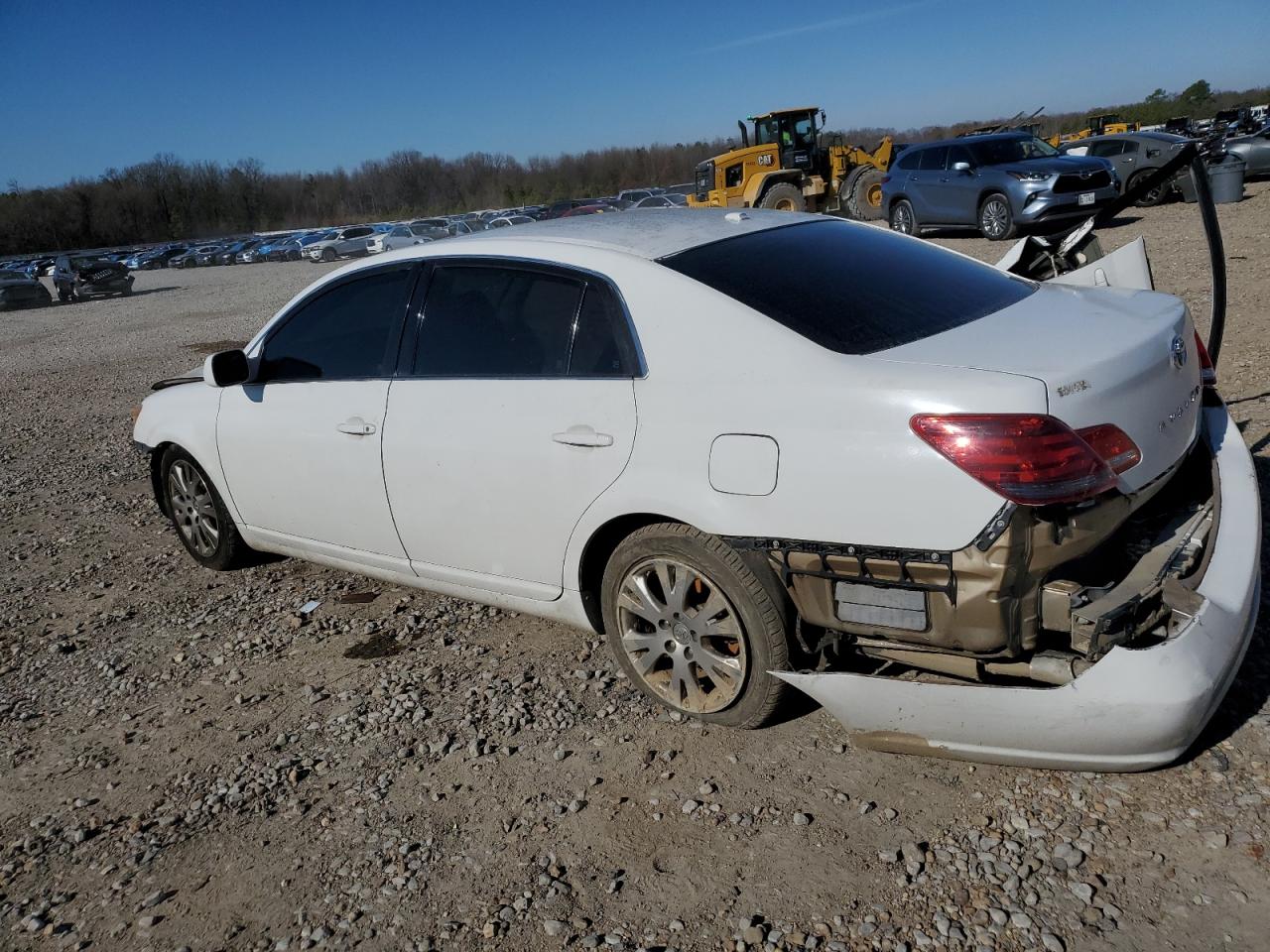 2010 Toyota Avalon - Image 2