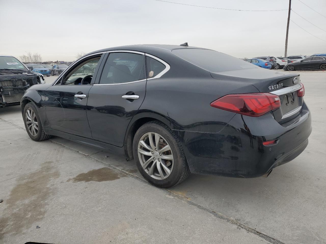 2015 Infiniti Q70 - Image 2