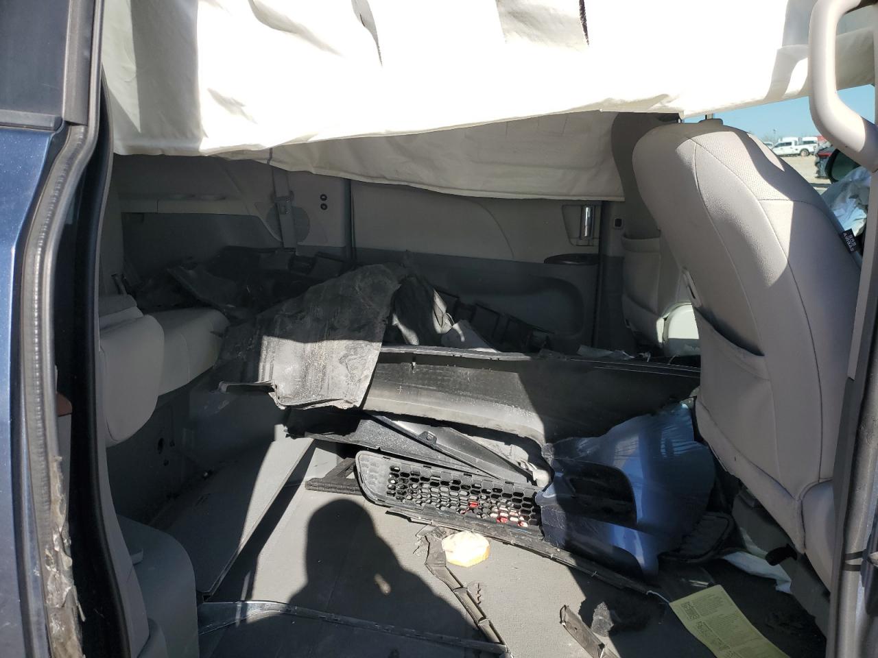 2014 Toyota Sienna - Image 11