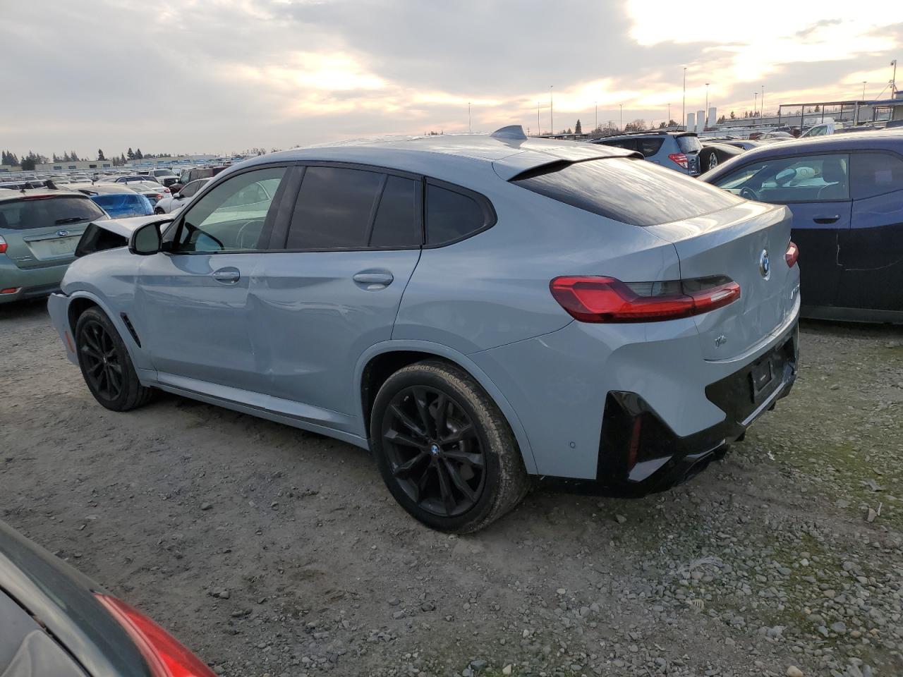 2022 BMW X4 - Image 2