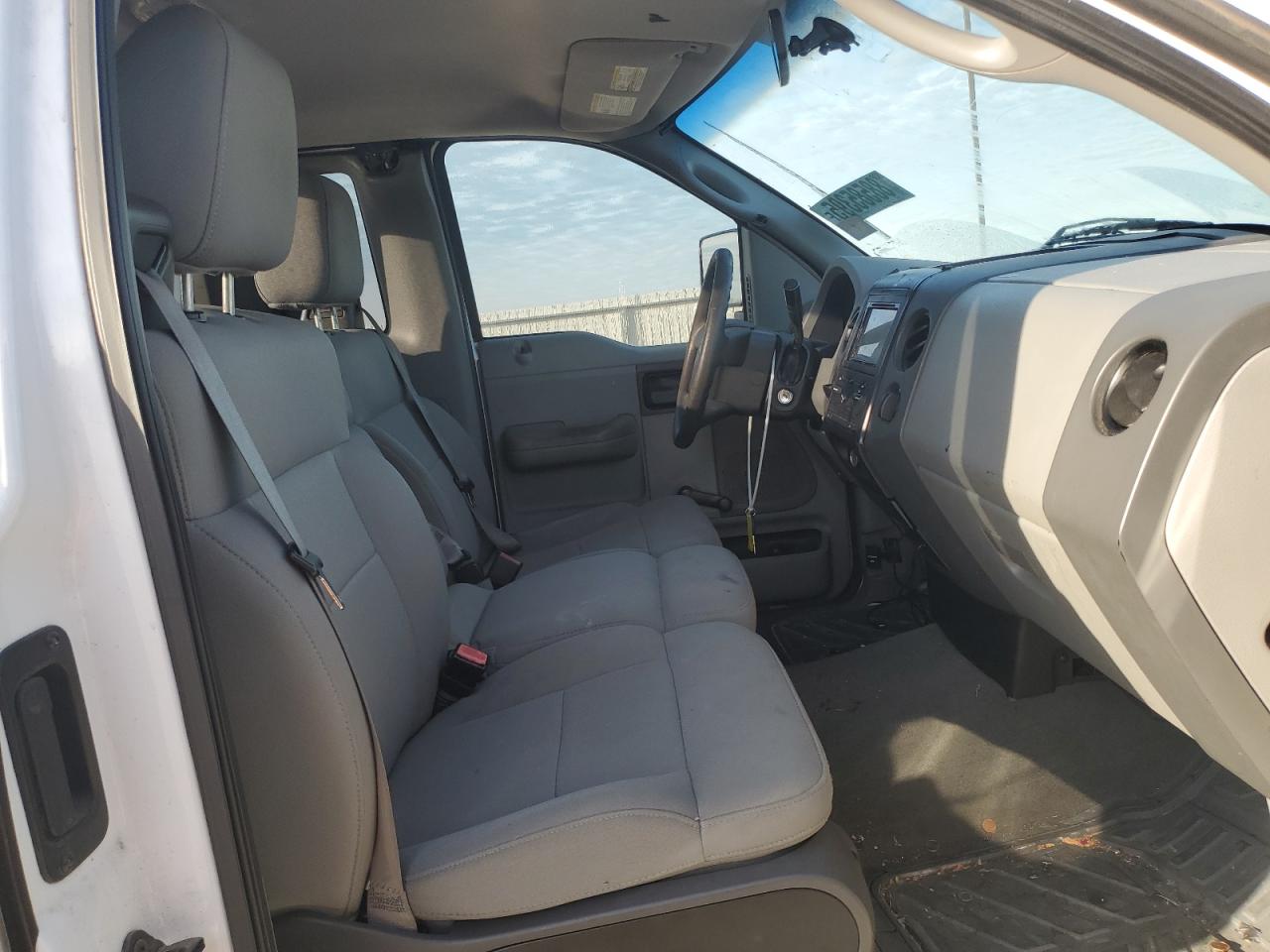 2005 Ford F-150 - Image 10