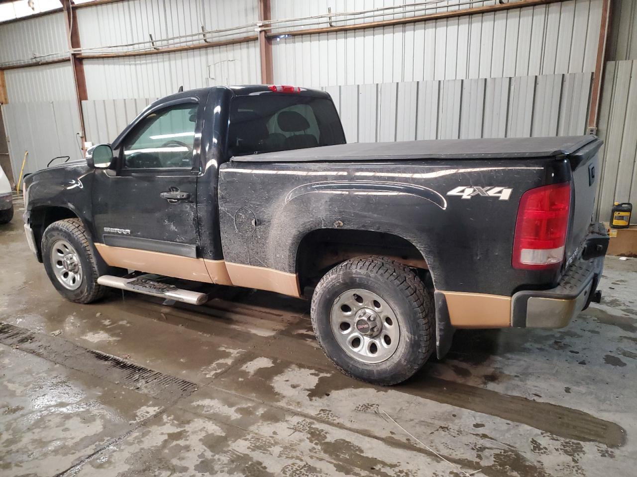 2013 GMC Sierra - Image 2
