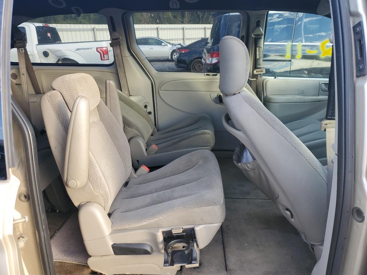 2005 Chrysler Town & Country - Image 12