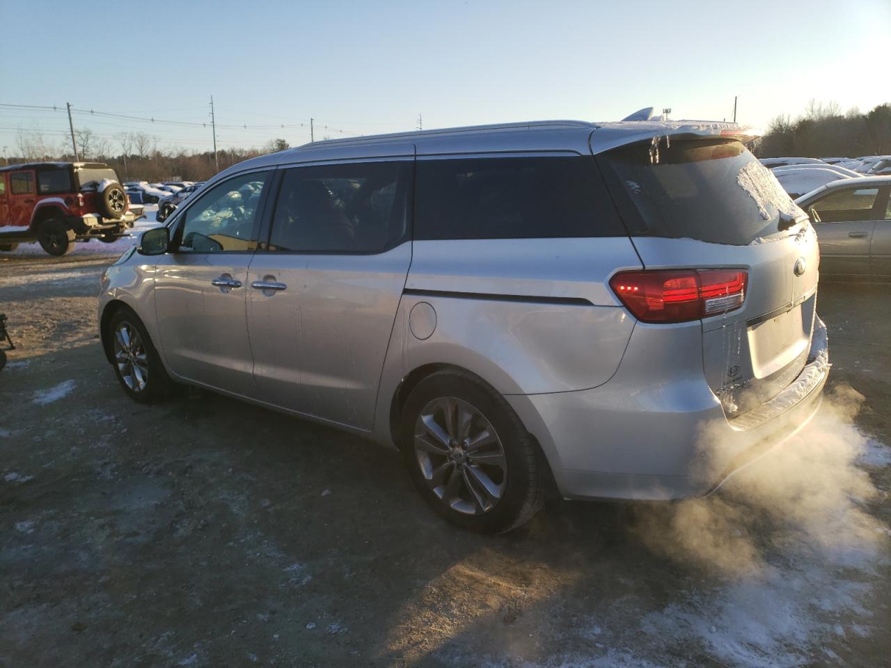 2016 Kia Sedona - Image 2