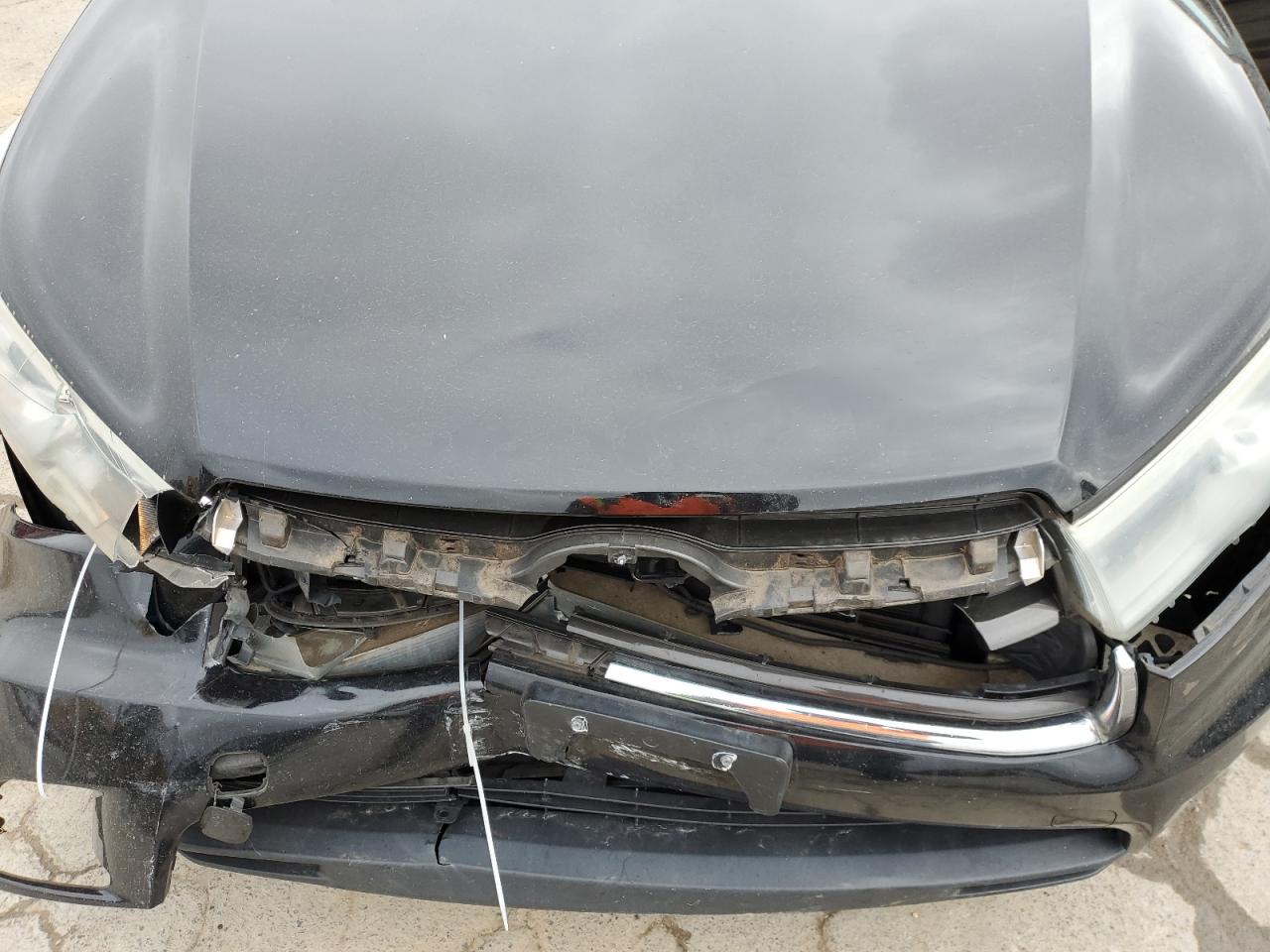 2015 Toyota Highlander - Image 12