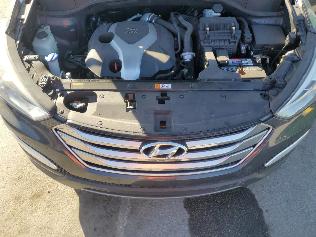 2016 Hyundai Santa Fe - Image 12