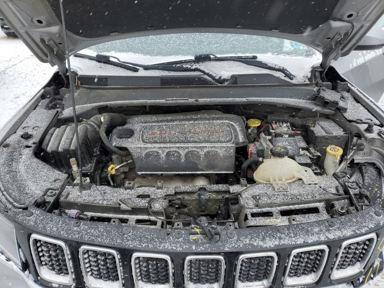 2018 Jeep Compass - Image 12