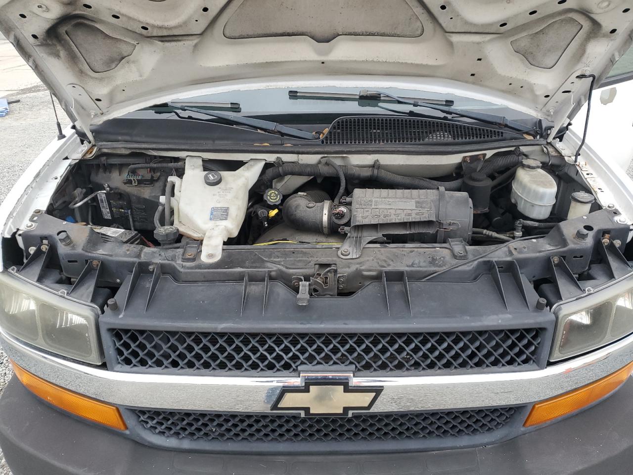 2009 Chevrolet Express - Image 13