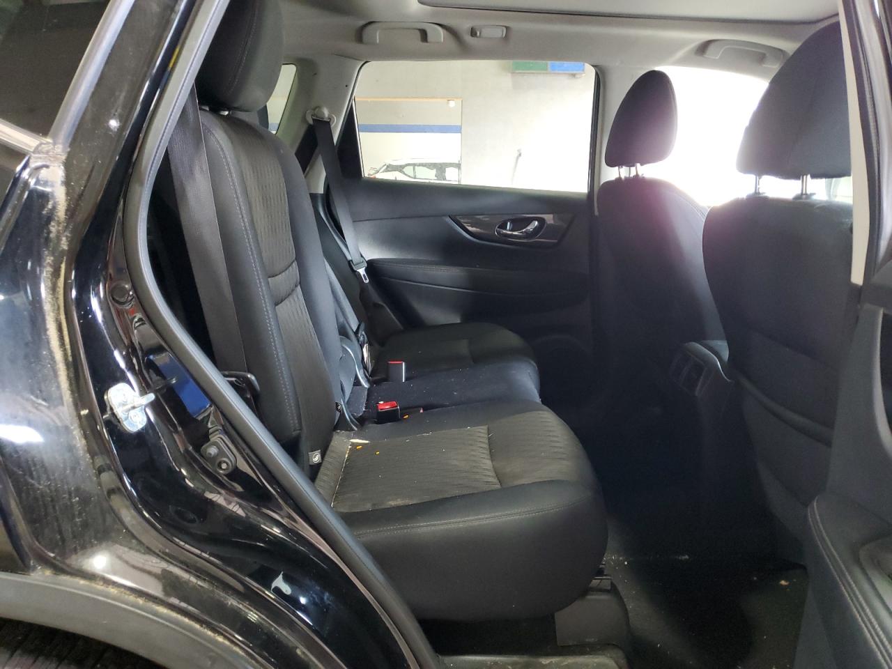 2017 Nissan Rogue - Image 11