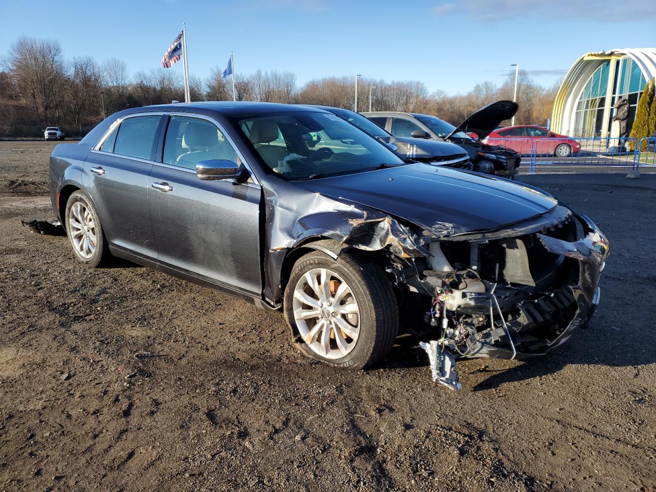 VIN 2C3CCAKG5JH137831 2018 CHRYSLER 300 no.4