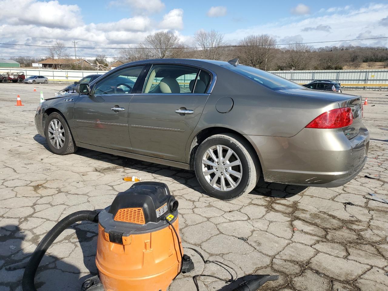 2011 Buick Lucerne - Image 2