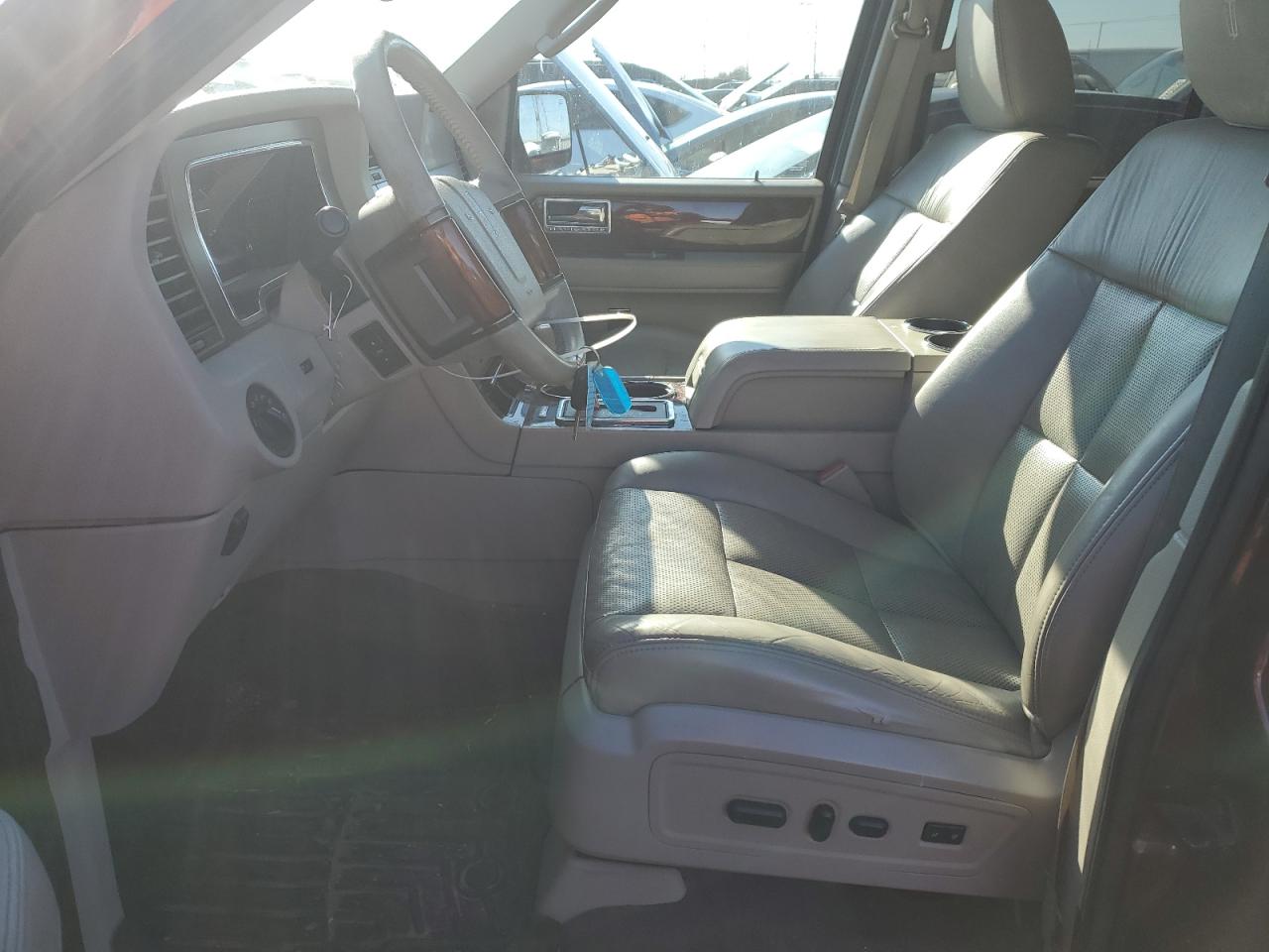 2011 Lincoln Navigator VIN: 5LMJJ2J56BEJ03154 Lot: 89252155