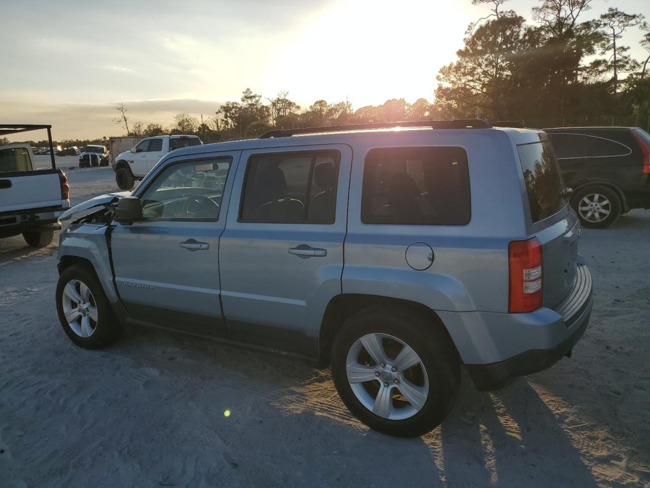 VIN 1C4NJPBB7DD213438 2013 JEEP PATRIOT no.2