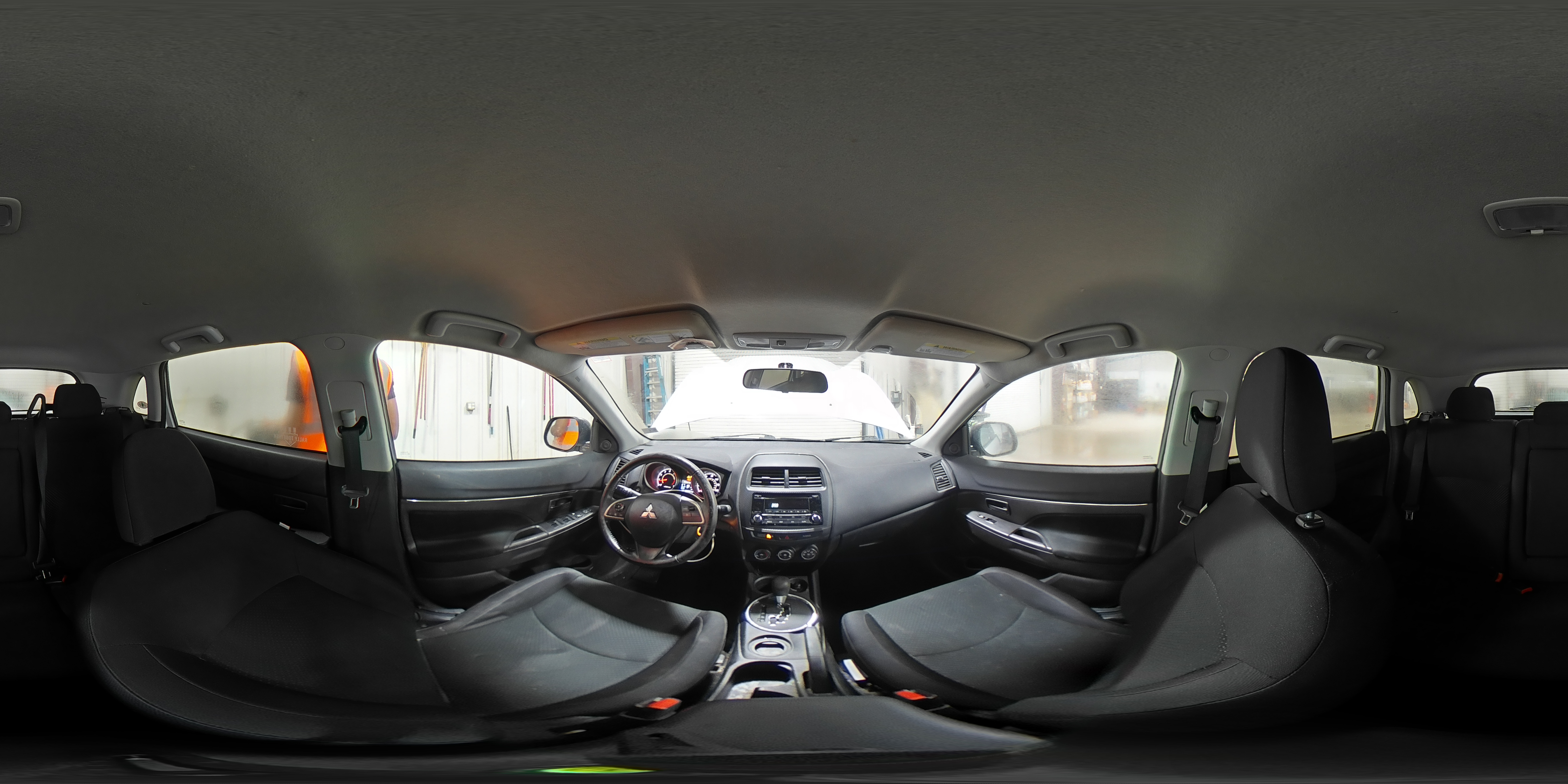 2015 Mitsubishi Outlander - Image 14