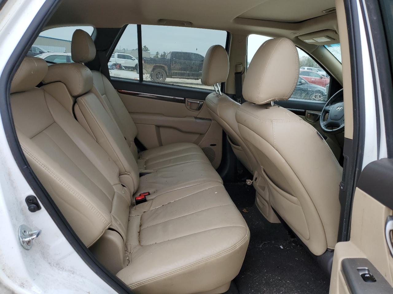 2011 Hyundai Santa Fe - Image 11