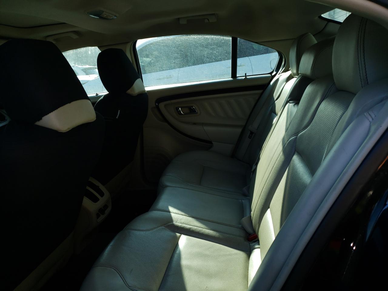 2010 Ford Taurus - Image 10