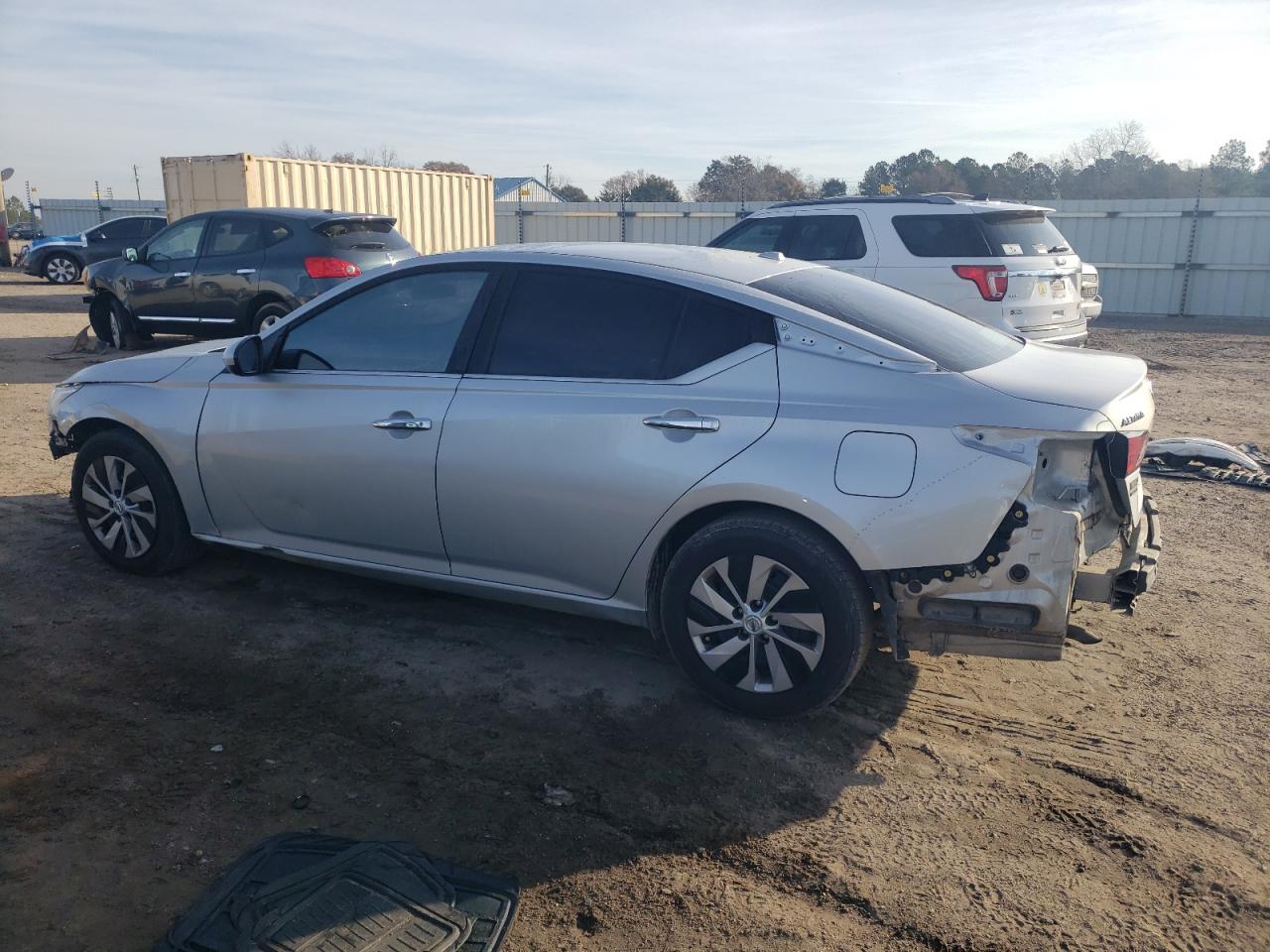 2020 Nissan Altima - Image 2