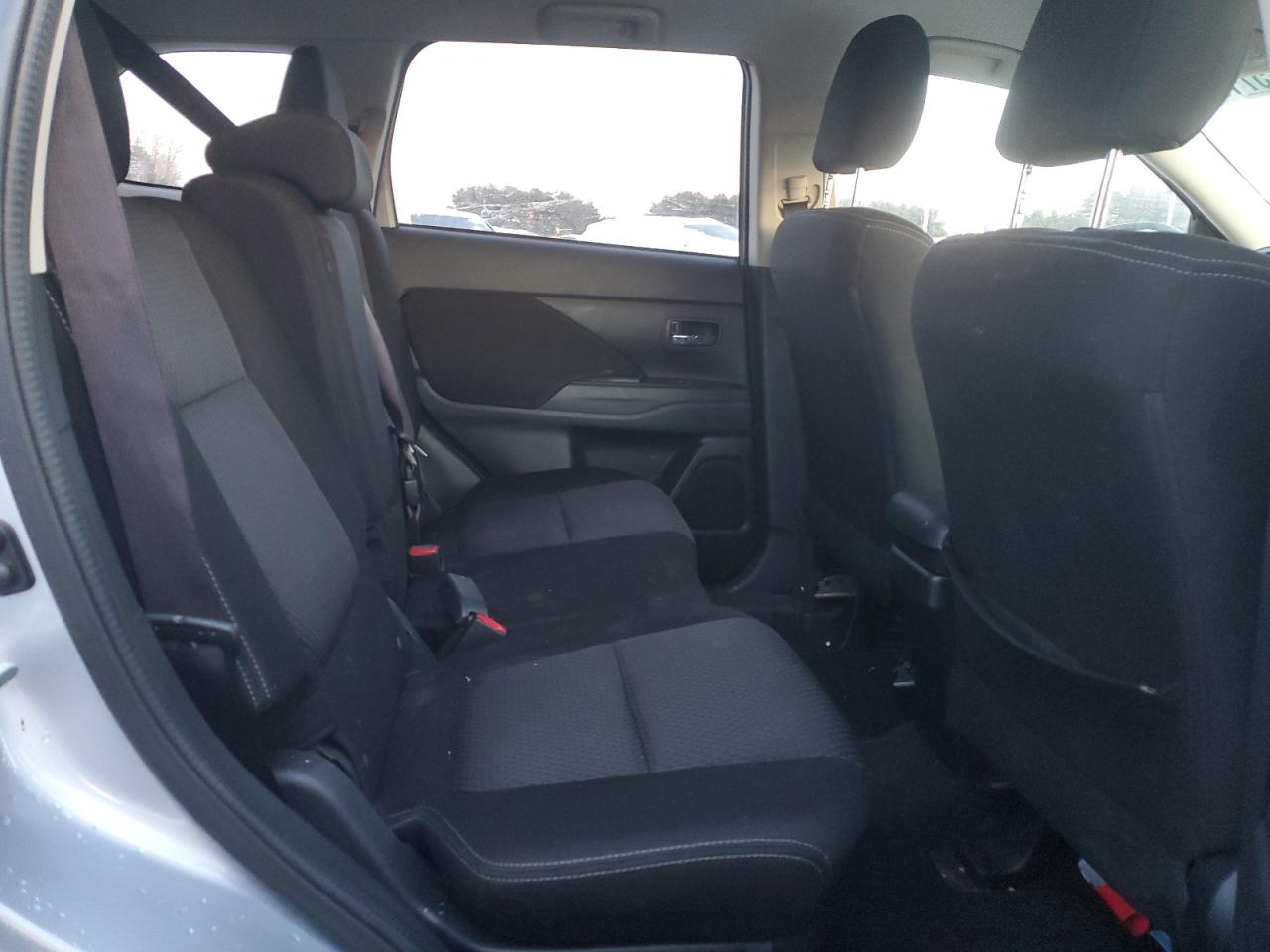 2017 Mitsubishi Outlander - Image 11