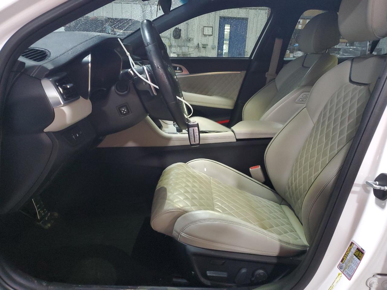 2022 Genesis G70 - Image 7