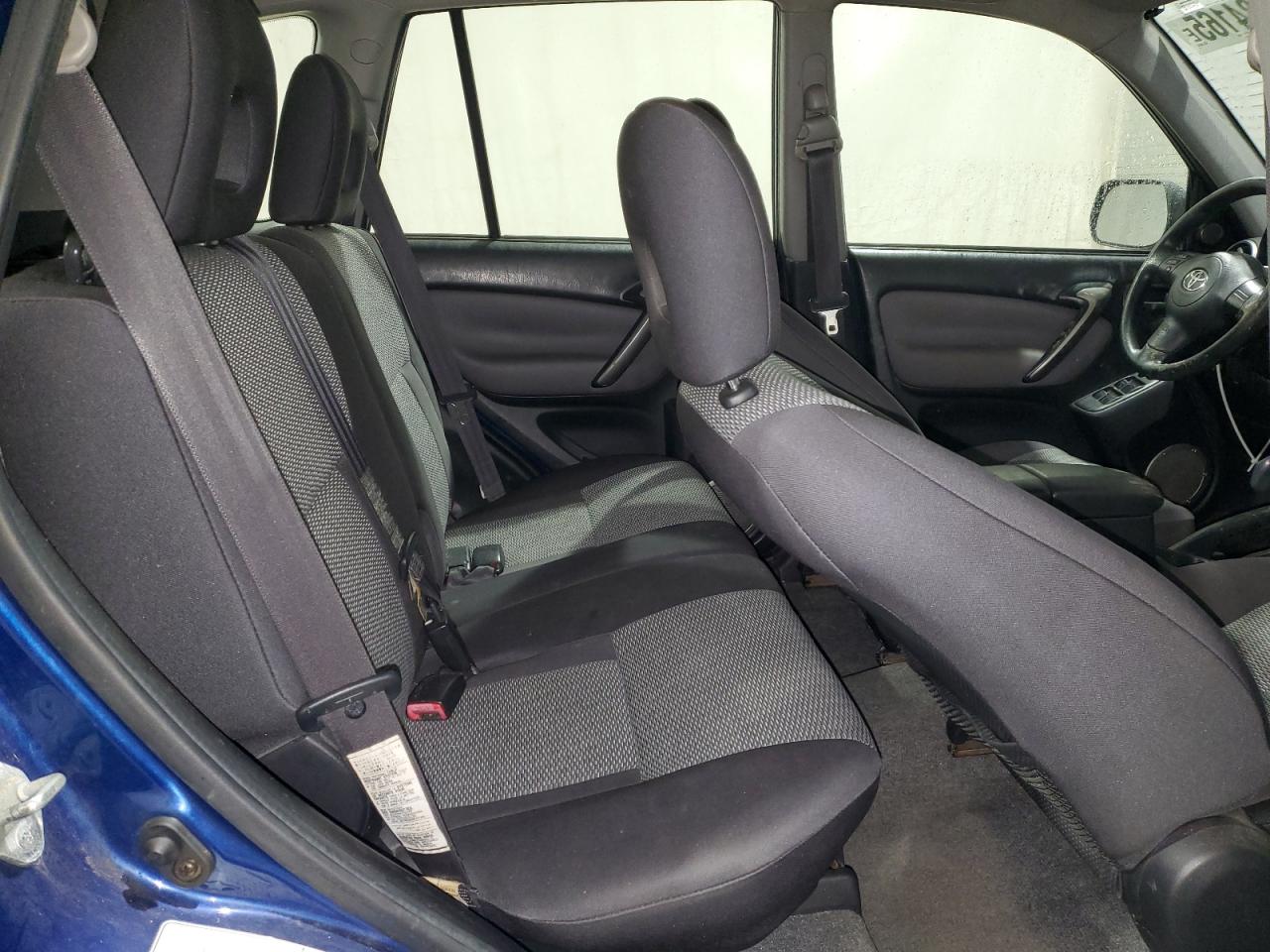 2004 Toyota RAV 4 - Image 11