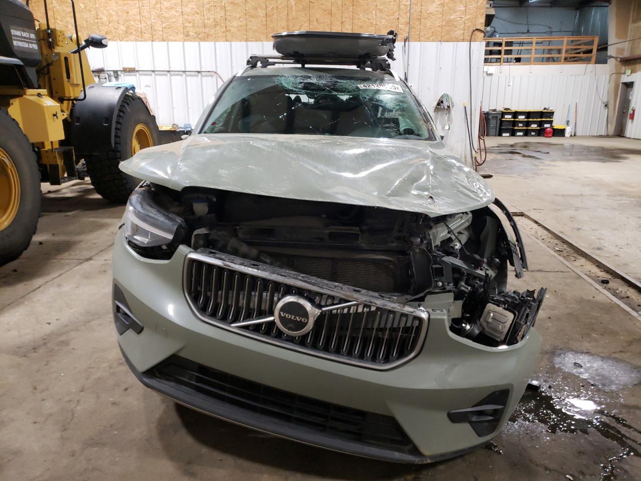 2023 Volvo XC40 - Image 5