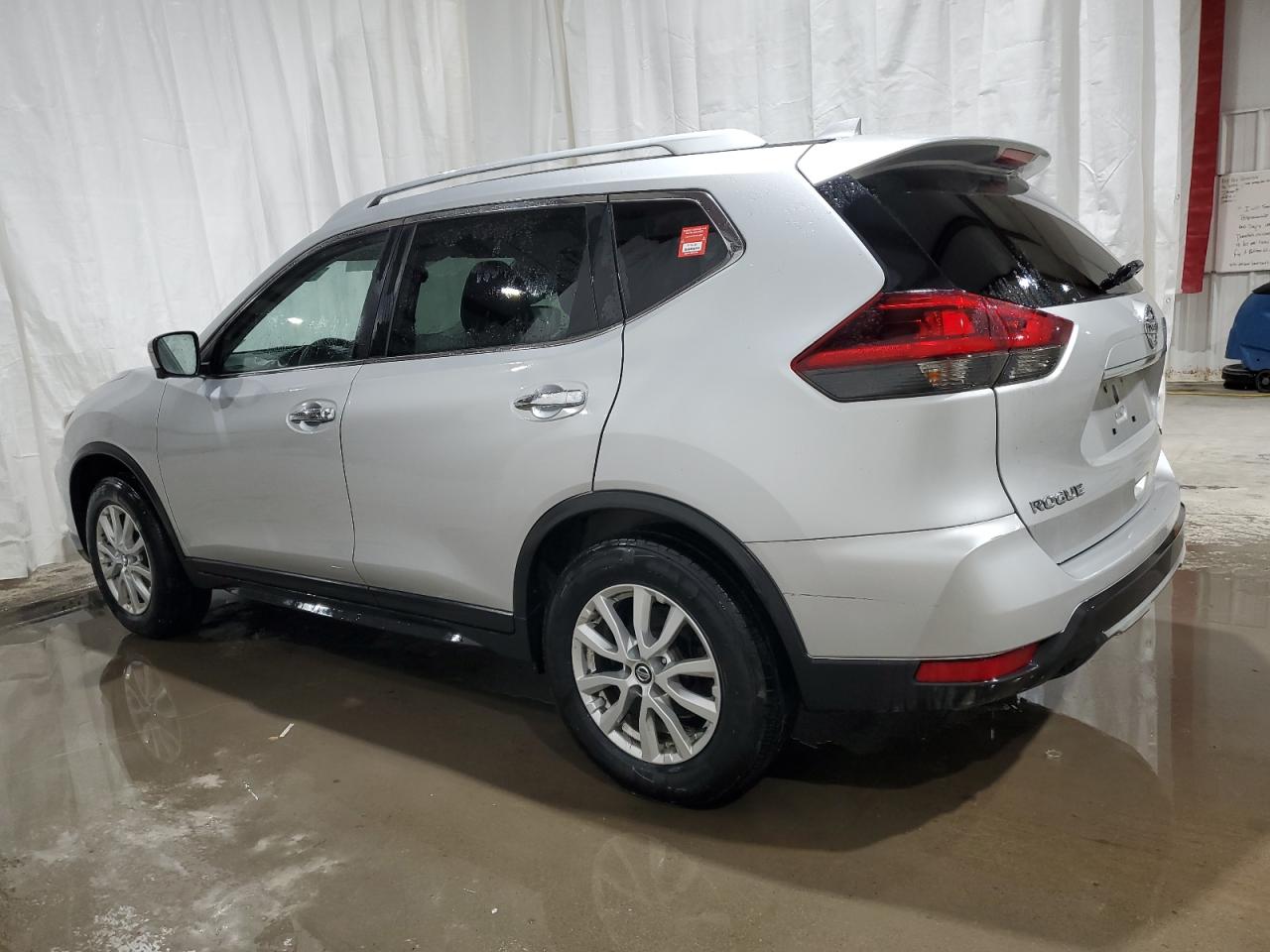2018 Nissan Rogue - Image 2