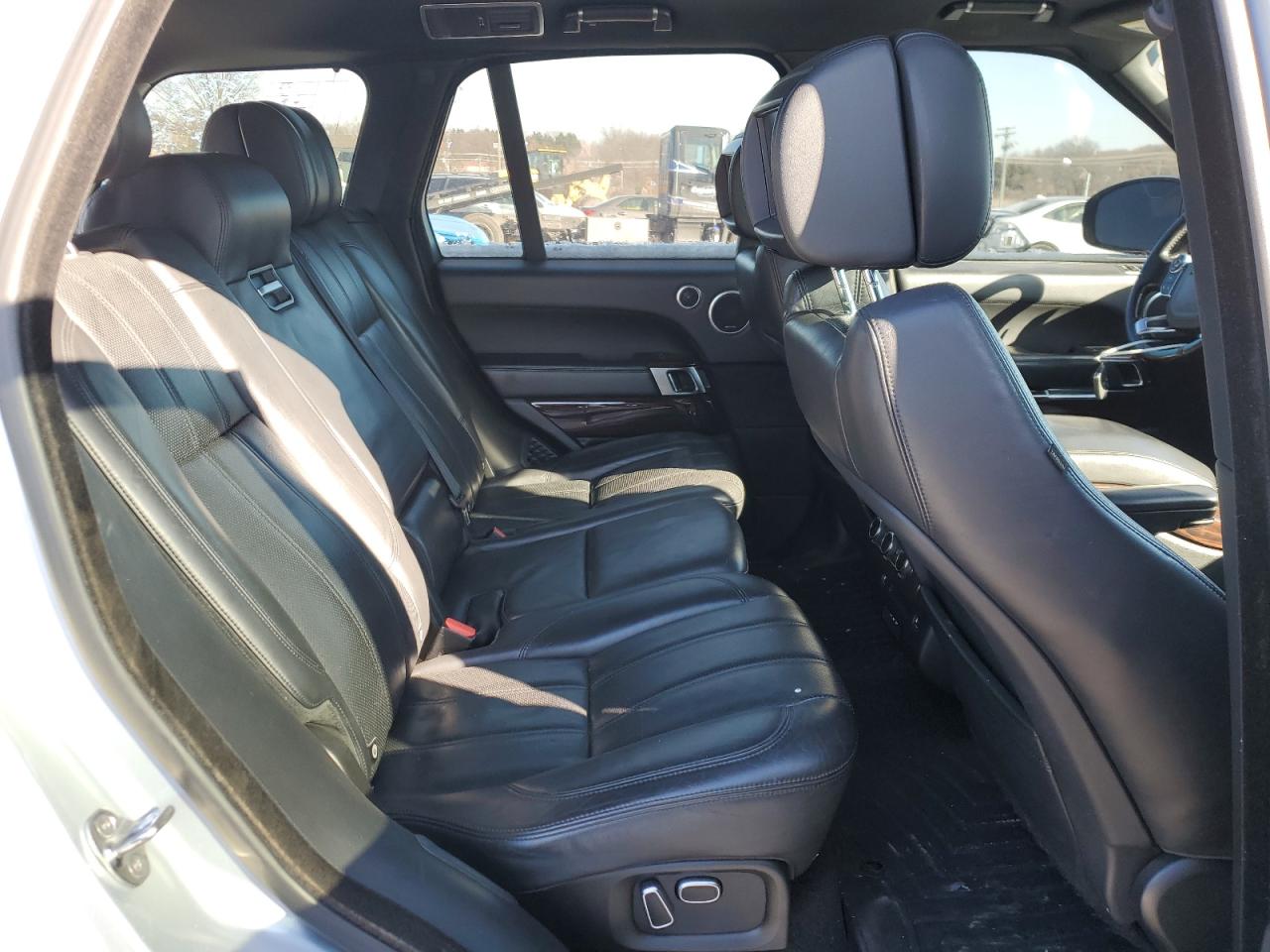 2014 Land Rover Range Rover - Image 11