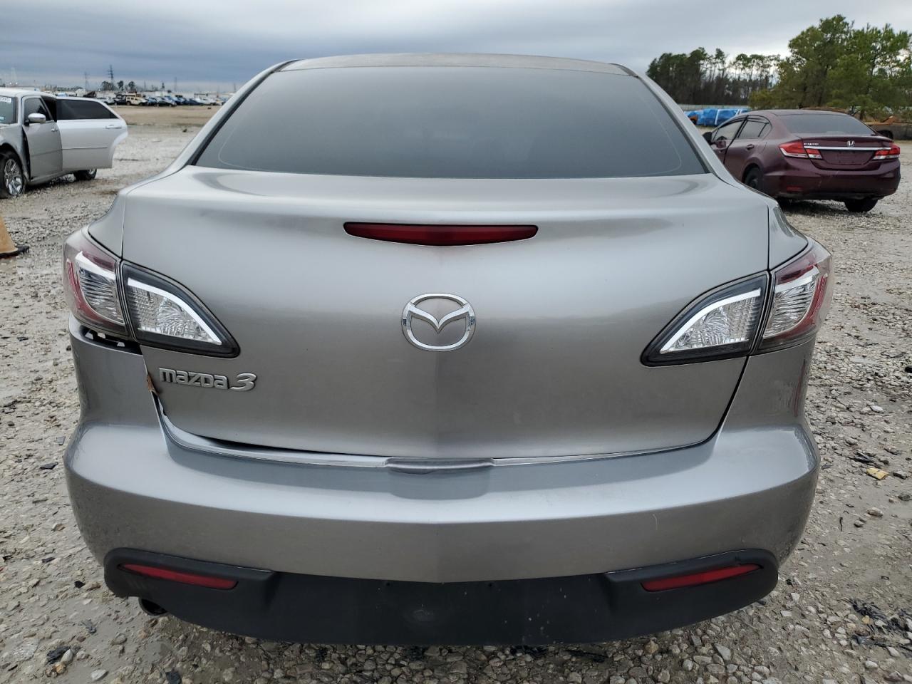 2011 Mazda 3 - Image 6