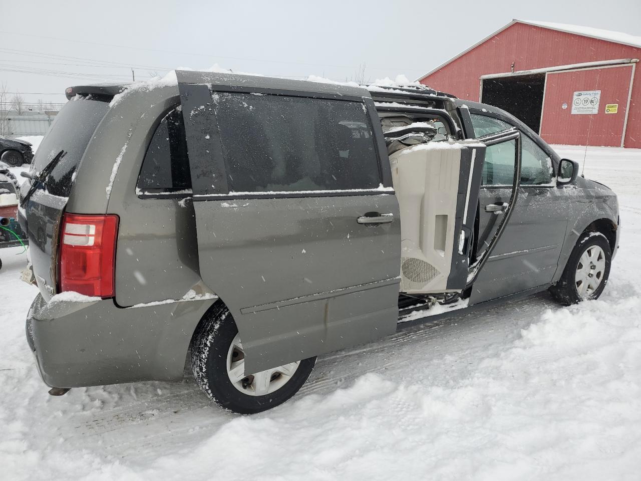 2010 Dodge Caravan - Image 3
