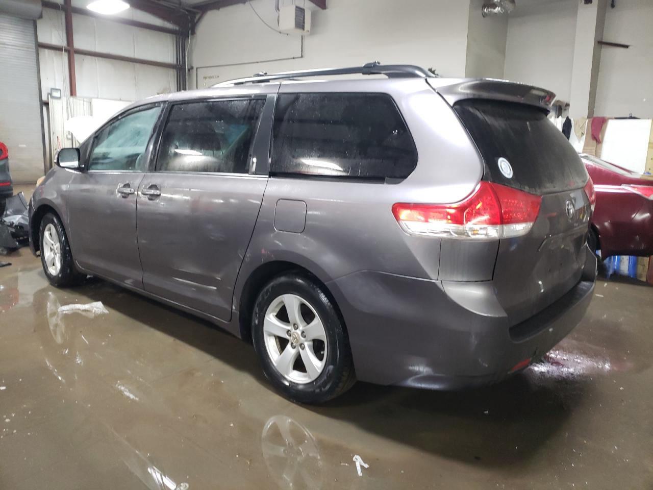 2013 Toyota Sienna - Image 2