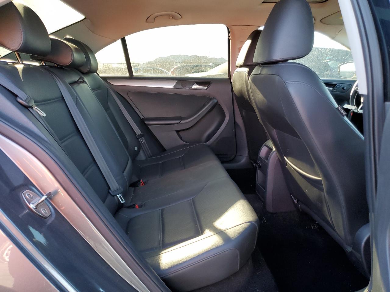 2015 Volkswagen Jetta - Image 10