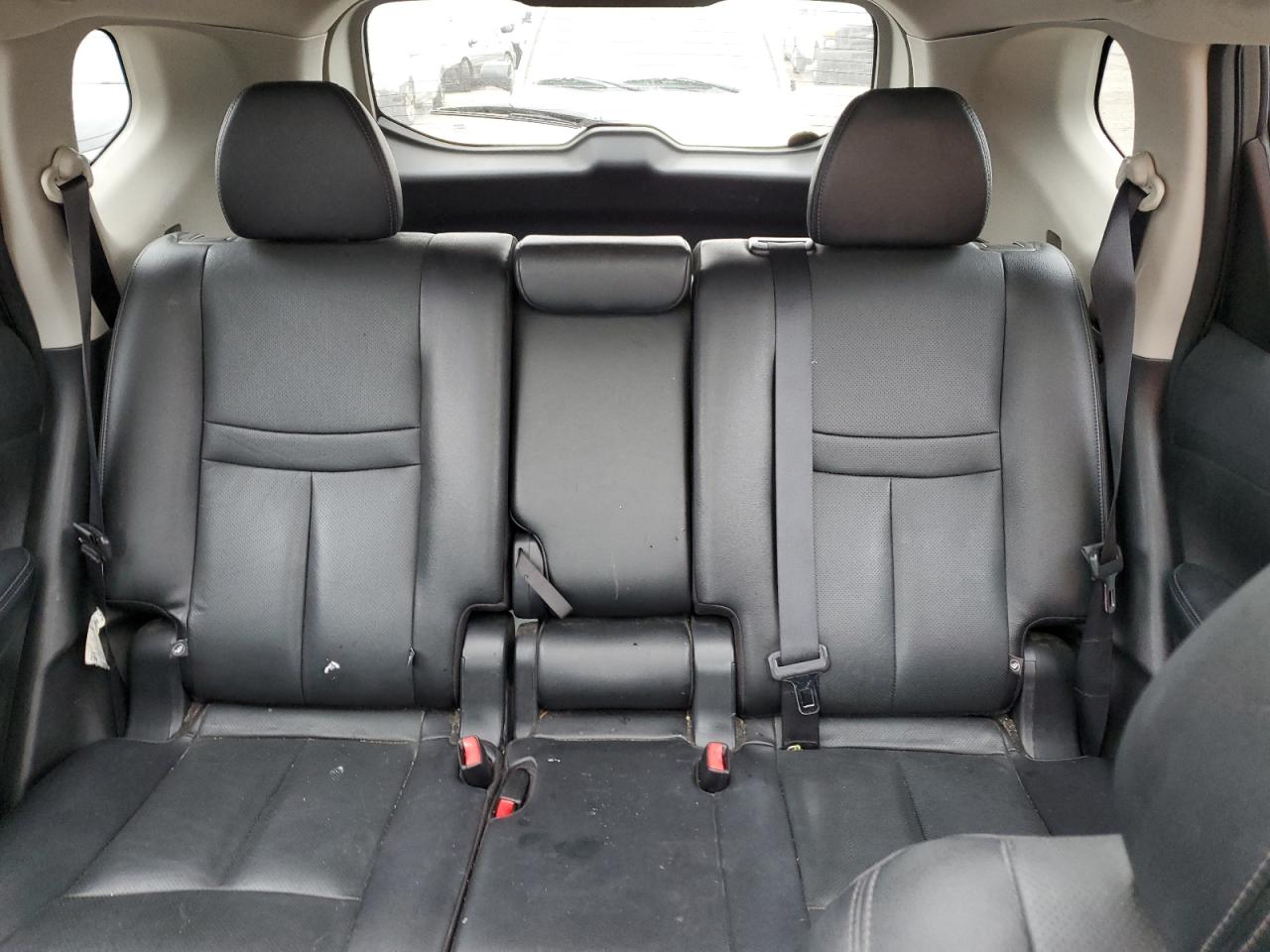 2016 Nissan Rogue - Image 10